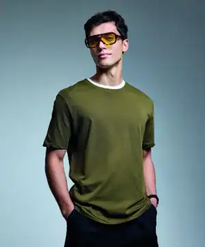 Shirt in olive green with a casual fit, perfect for everyday wear.