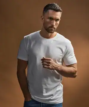 Man wearing plain white T-shirt, fashion casual style, close-up.